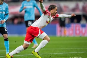 九游体育-清晨体能课后；莱比锡临场应变备战德甲；气氛紧张；更衣室氛围转暖(考验临场应变能力)