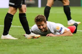 九游体育-今晨体能课后，里尔战术微调备战欧联，目标明确，年轻球员得到机会(充分发挥体能训练在体育中的作用)