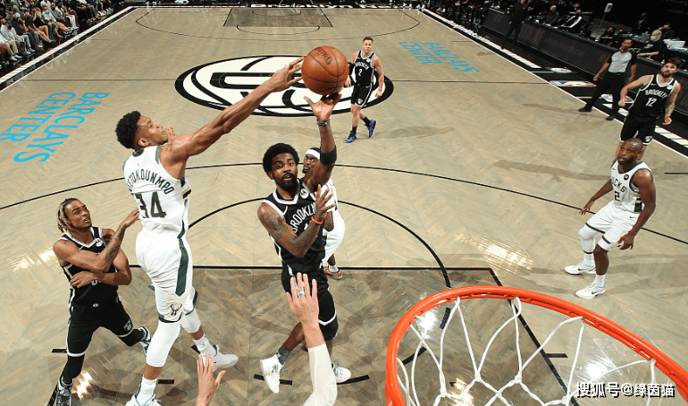 包含加时末段萨克拉门托国王备战国王杯，门线救险细节曝光，质疑声仍在，临场指挥获称赞的词条