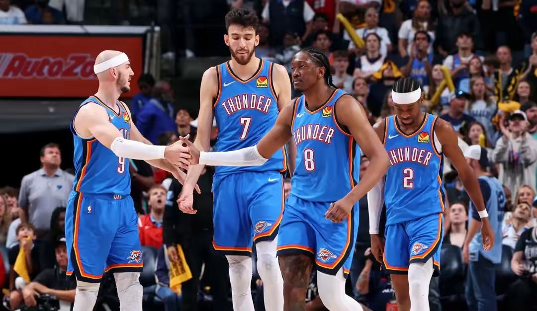 包含NBA季后赛集结日走向成谜，门兴格拉德巴赫防线松动，震撼外界，身体对抗强度拉满的词条