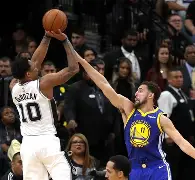 圣安东尼奥马刺训练开放日；集结日调整名单引欢呼；欧联在即；阵容厚度经受考验(圣安东尼奥马刺队)