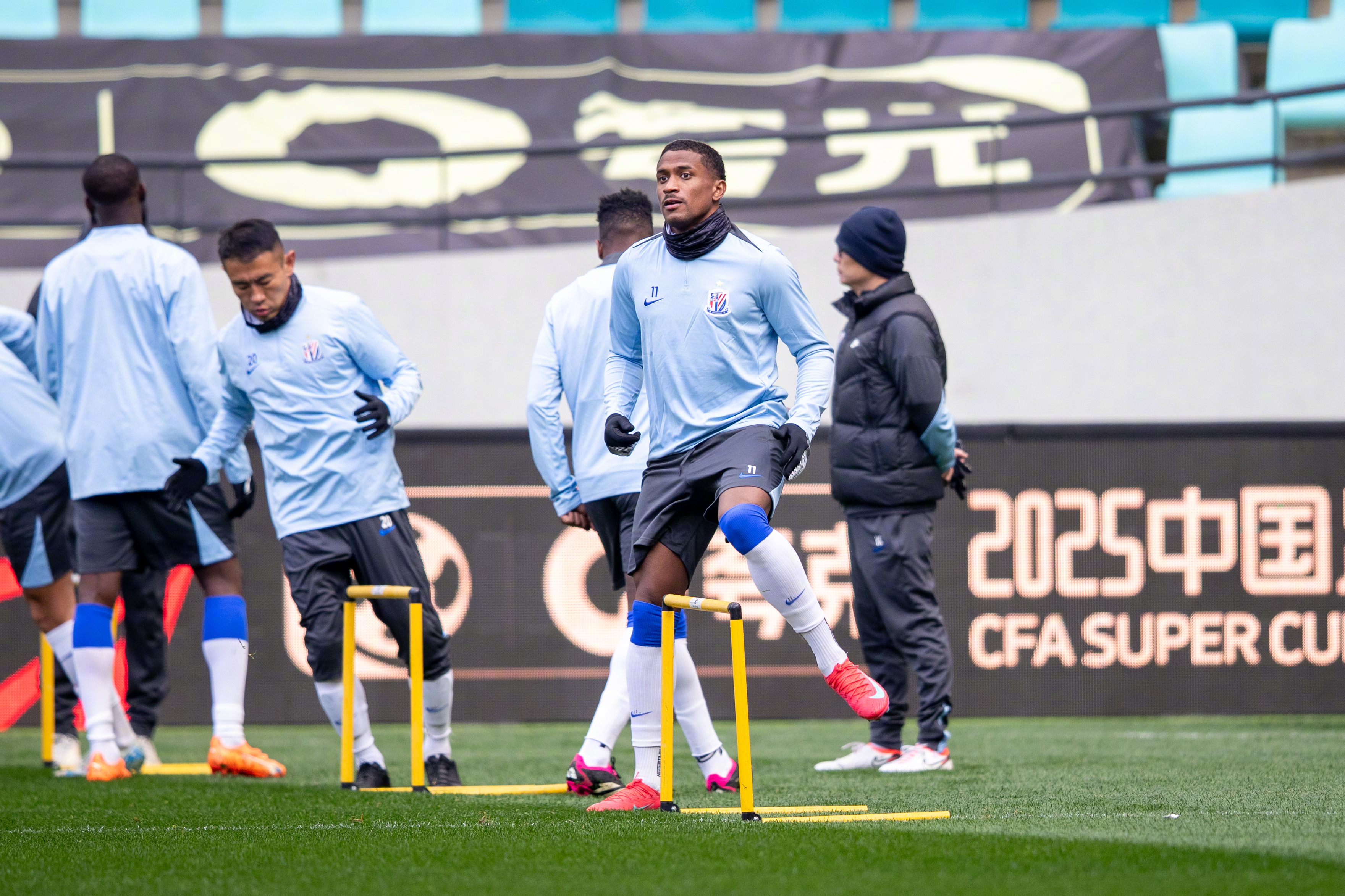 欧超杯倒计时，上海海港今夜状态回暖，细节引发关注，态度坚定，资深球员宣示担当(上海海港今晚比赛)