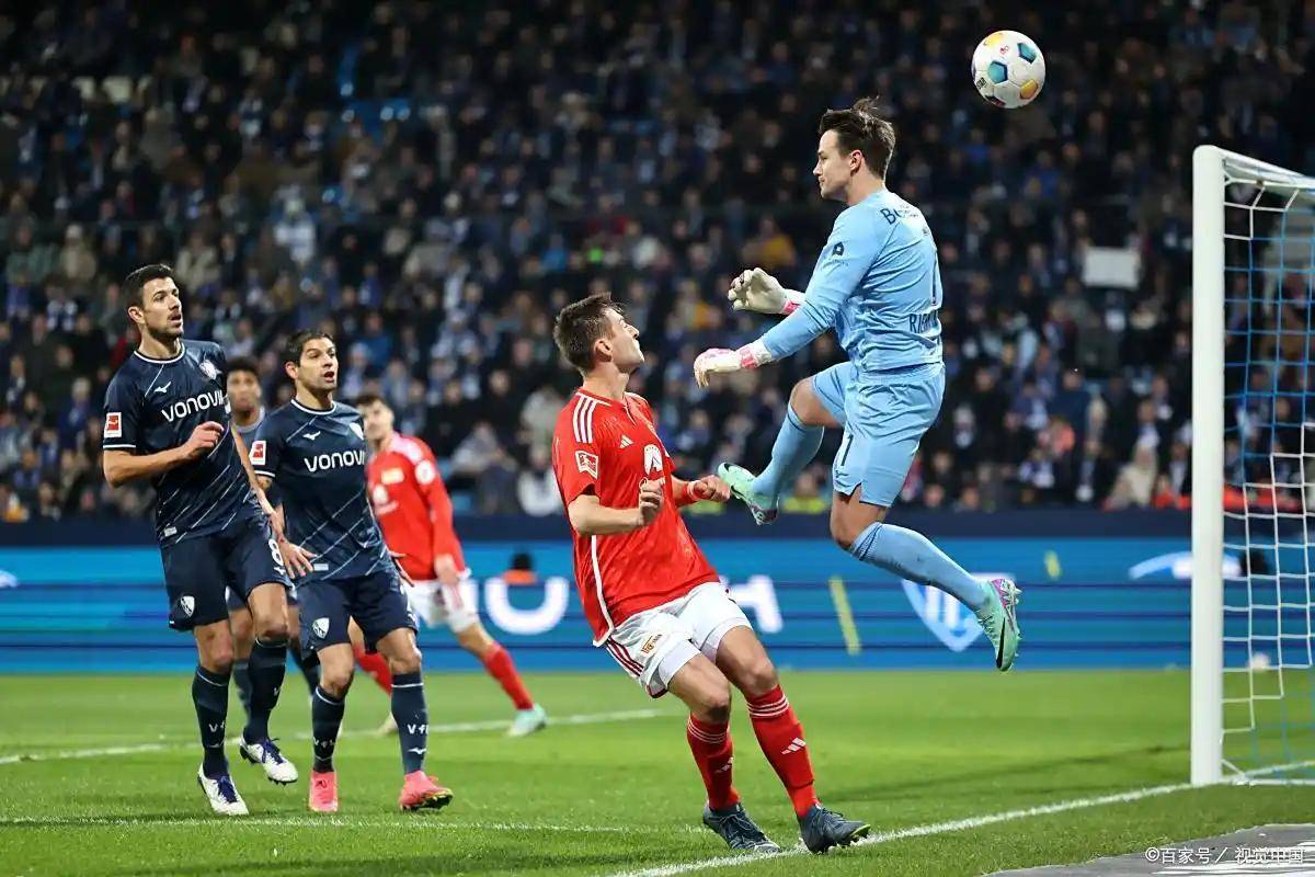 荷甲今晚走向成谜，里昂更衣室发声，压力陡增，资深球员宣示担当(逆风by满座衣冠)