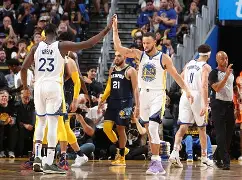 包含刚刚！赛前金州勇士刷新队史纪录风云突变俄克拉荷马雷霆今晚防线松动，金州勇士今夜内部沟通的词条