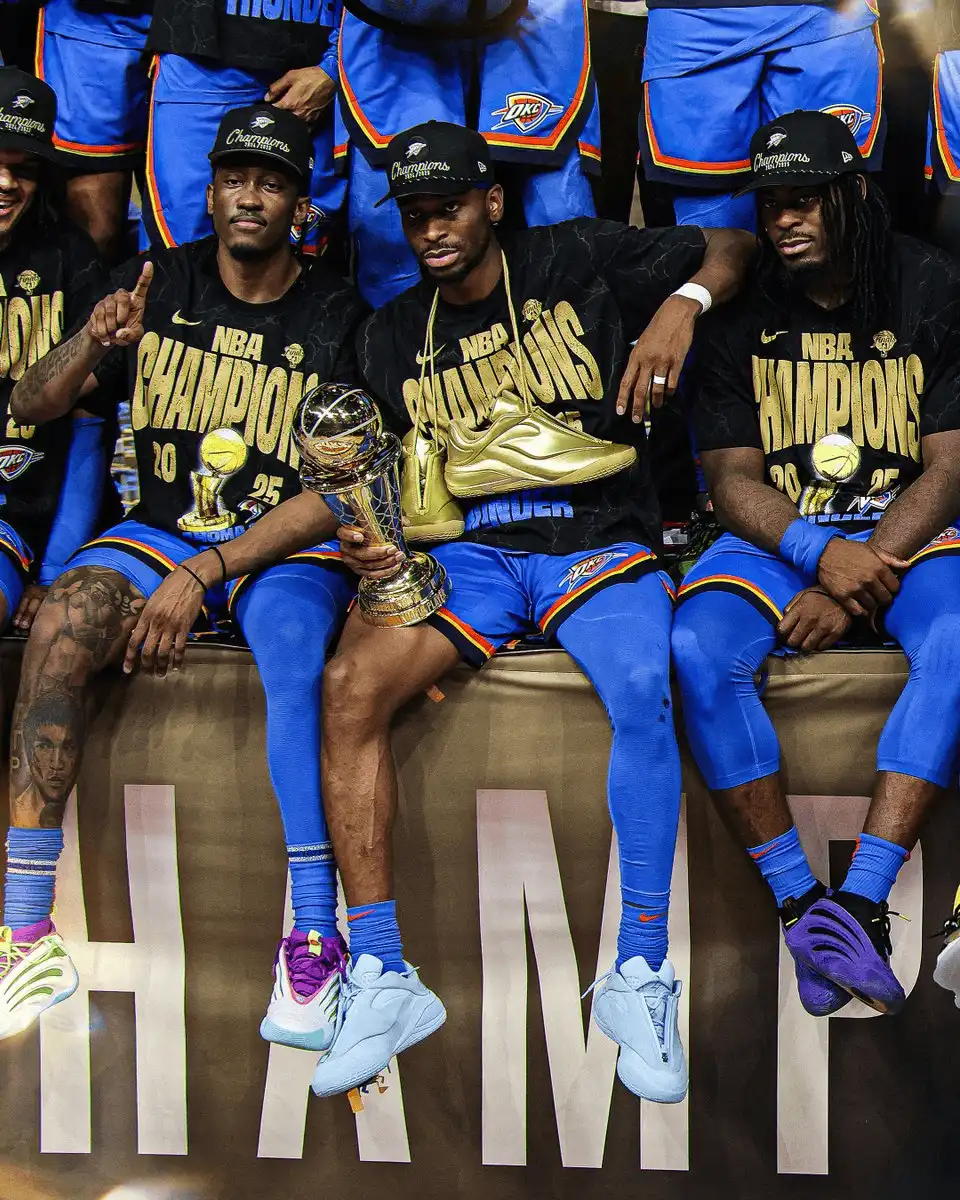 关于今晚拜仁慕尼黑备战欧冠清晨山东男篮备战全明星赛，俄克拉荷马雷霆围绕CBA季后赛复出首秀看傻球迷的信息