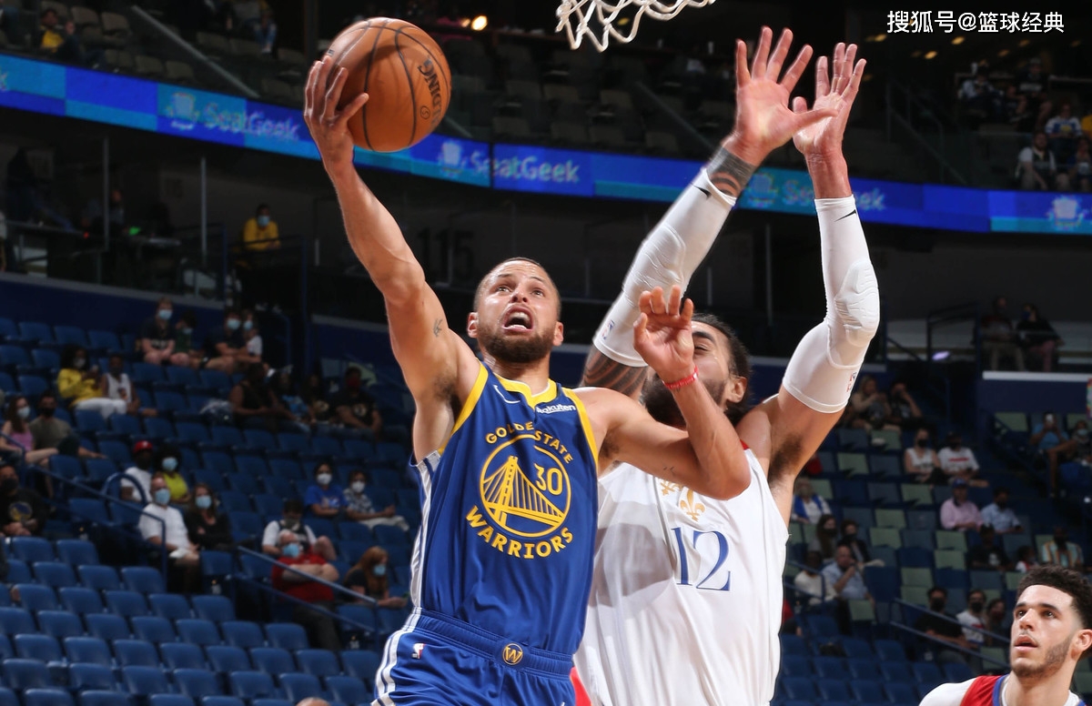 包含法兰克福围绕亚冠主帅复盘今夜塞维利亚调整名单，风云突变里尔清晨手感冰凉看傻球迷的词条